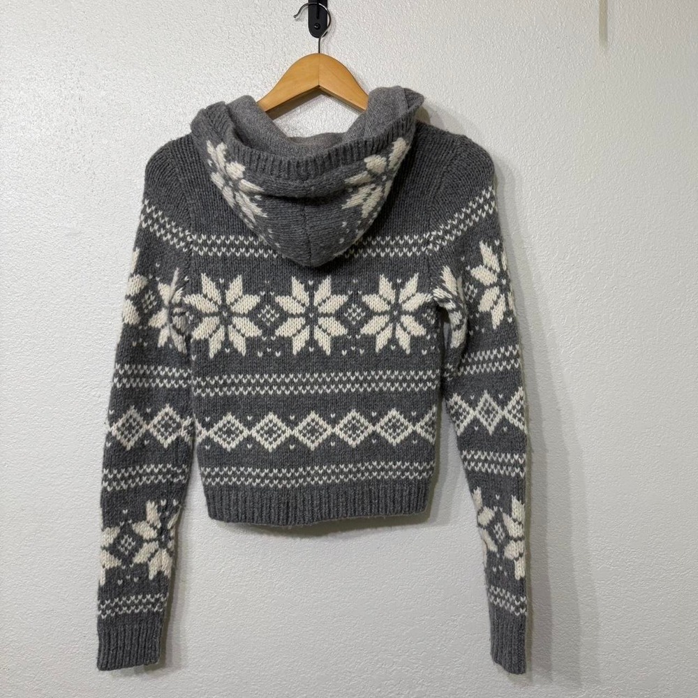 Hollister Grey and white floral knit hoodie - Picture 2 of 4